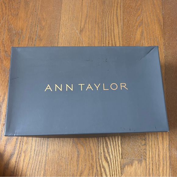 Ann Taylor Eryn Red Suede Heels Size 8 - Picture 11 of 11